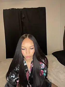 Snapshot of nikkiloveee chatting on 6, 11, 2025 nikkiloveee online show from 6, 11, 2025