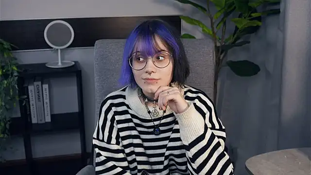 Snapshot of KellePourier chatting on 27, 10, 2025 KellePourier online show from 27, 10, 2025