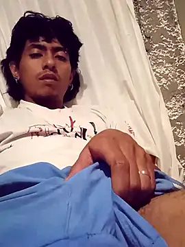 Snapshot of SkinniYamo chatting on 23, 2, 2026 SkinniYamo online show from 23, 2, 2026