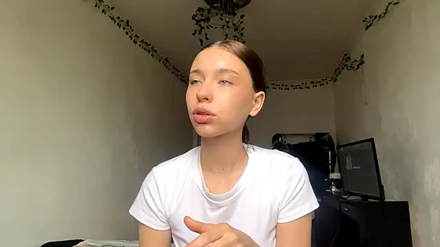 Snapshot of LilithFlamey chatting on 5, 11, 2025 LilithFlamey online show from 5, 11, 2025