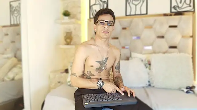 Snapshot of Andrew_Haalls chatting on 26, 11, 2025 Andrew Haalls online show from 26, 11, 2025