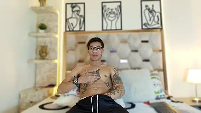 Snapshot of Andrew_Haalls chatting on 30, 11, 2025 Andrew Haalls online show from 30, 11, 2025