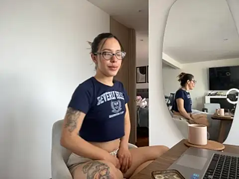 Snapshot of Oceane16_ chatting on 8, 11, 2025 Oceane16 online show from 8, 11, 2025