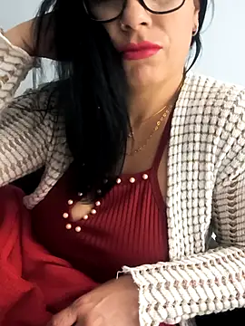 Snapshot of paularois chatting on 7, 11, 2025 paularois online show from 7, 11, 2025