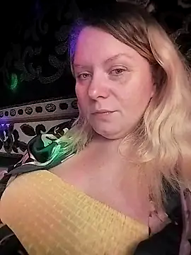 Snapshot of Lana-murr chatting on 12, 11, 2025 Lana-murr online show from 12, 11, 2025