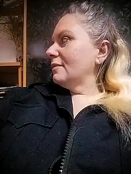 Snapshot of Lana-murr chatting on 13, 11, 2025 Lana-murr online show from 13, 11, 2025