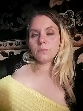 Snapshot of Lana-murr chatting on 4, 12, 2025 Lana-murr online show from 4, 12, 2025