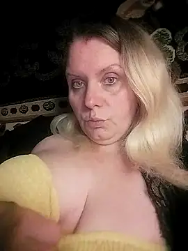 Snapshot of Lana-murr chatting on 5, 12, 2025 Lana-murr online show from 5, 12, 2025