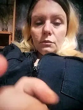 Snapshot of Lana-murr chatting on 15, 12, 2025 Lana-murr online show from 15, 12, 2025