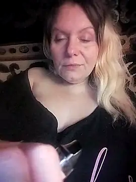 Snapshot of Lana-murr chatting on 16, 12, 2025 Lana-murr online show from 16, 12, 2025