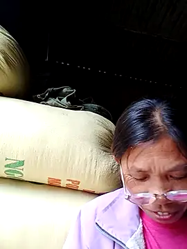 Snapshot of bella-la chatting on 31, 10, 2025 bella-la online show from 31, 10, 2025