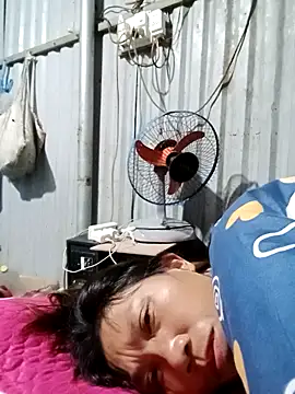 Snapshot of bella-la chatting on 12, 11, 2025 bella-la online show from 12, 11, 2025