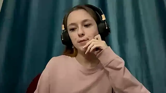 Snapshot of HOTBellakle chatting on 15, 11, 2025 HOTBellakle online show from 15, 11, 2025