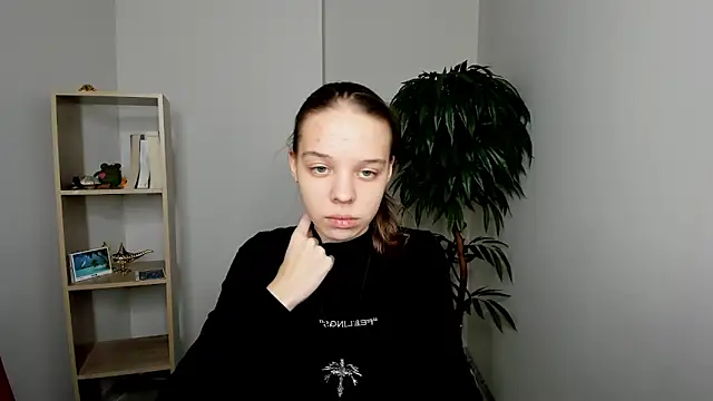 Snapshot of CorazonKlann chatting on 29, 10, 2025 CorazonKlann online show from 29, 10, 2025