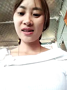 Snapshot of Em_xinh01 chatting on 27, 11, 2025 Em xinh01 online show from 27, 11, 2025