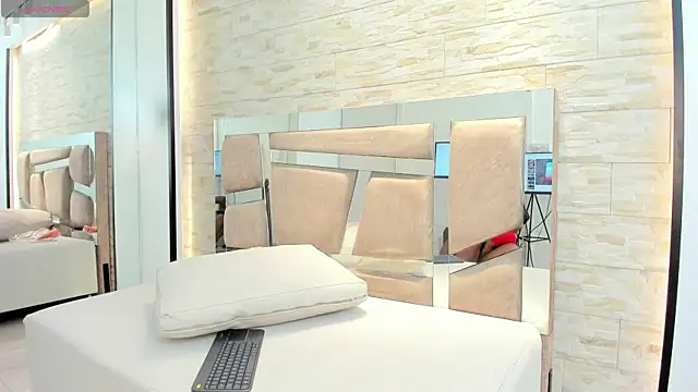 Snapshot of sheinny_brown chatting on 26, 11, 2025 sheinny brown online show from 26, 11, 2025