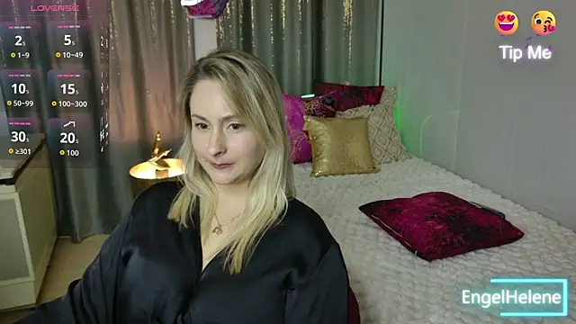 Snapshot of EngelHelene chatting on 31, 10, 2025 EngelHelene online show from 31, 10, 2025