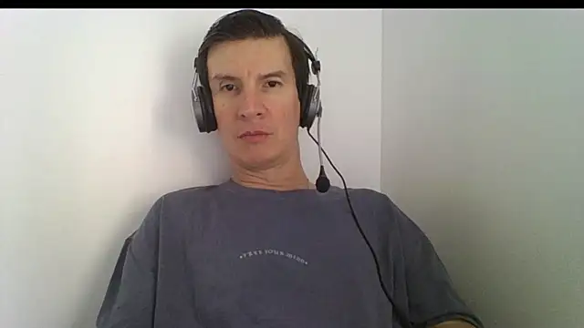 Snapshot of carliesexyman chatting on 19, 11, 2025 carliesexyman online show from 19, 11, 2025