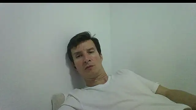 Snapshot of carliesexyman chatting on 22, 11, 2025 carliesexyman online show from 22, 11, 2025