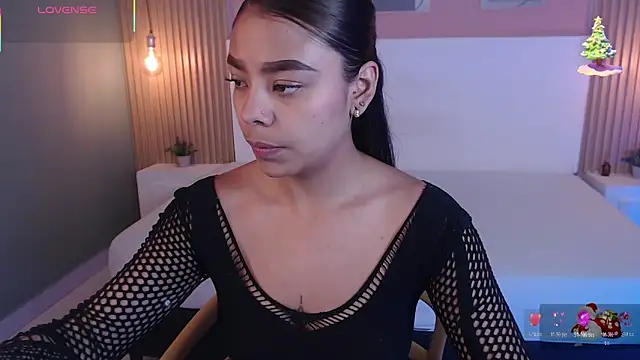 Snapshot of SoffiaDams2 chatting on 27, 11, 2025 SoffiaDams2 online show from 27, 11, 2025