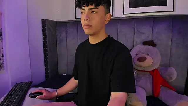 Snapshot of Niick_Twiink chatting on 4, 11, 2025 Niick Twiink online show from 4, 11, 2025