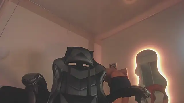 Snapshot of Senpai_Lover chatting on 2, 11, 2025 Senpai Lover online show from 2, 11, 2025