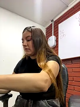 Snapshot of Adrimaretti chatting on 18, 11, 2025 Adrimaretti online show from 18, 11, 2025