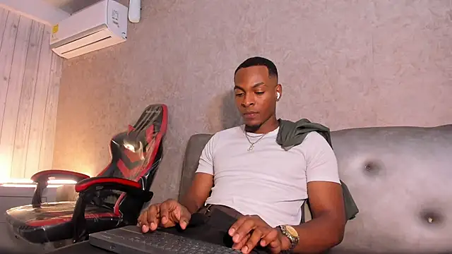 Snapshot of for_itan chatting on 29, 11, 2025 for itan online show from 29, 11, 2025