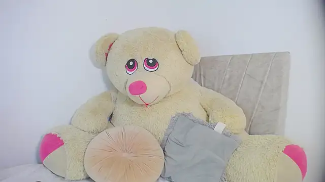 Snapshot of little_emiily_ chatting on 4, 11, 2025 little emiily online show from 4, 11, 2025