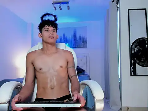 KamiSuarez online show from 21, 11, 2025