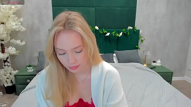 Snapshot of Melanie_Ryer chatting on 11, 11, 2025 Melanie Ryer online show from 11, 11, 2025