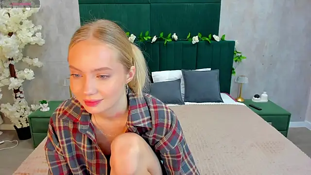 Snapshot of Melanie_Ryer chatting on 13, 11, 2025 Melanie Ryer online show from 13, 11, 2025