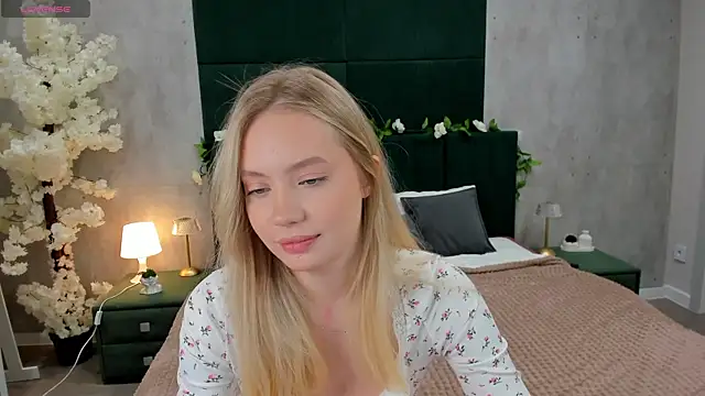 Snapshot of Melanie_Ryer chatting on 14, 11, 2025 Melanie Ryer online show from 14, 11, 2025