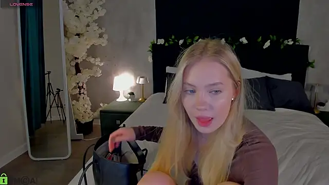 Snapshot of Melanie_Ryer chatting on 29, 11, 2025 Melanie Ryer online show from 29, 11, 2025