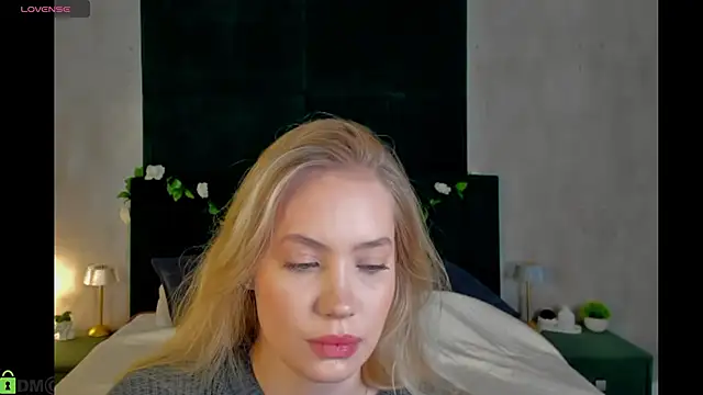 Snapshot of Melanie_Ryer chatting on 3, 12, 2025 Melanie Ryer online show from 3, 12, 2025