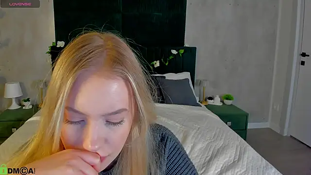 Snapshot of Melanie_Ryer chatting on 4, 12, 2025 Melanie Ryer online show from 4, 12, 2025