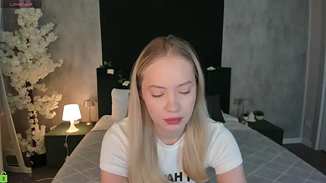 Snapshot of Melanie_Ryer chatting on 15, 12, 2025 Melanie Ryer online show from 15, 12, 2025