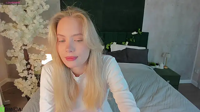 Snapshot of Melanie_Ryer chatting on 17, 12, 2025 Melanie Ryer online show from 17, 12, 2025