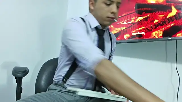 Snapshot of Mike_Fetiche chatting on 17, 11, 2025 Mike Fetiche online show from 17, 11, 2025