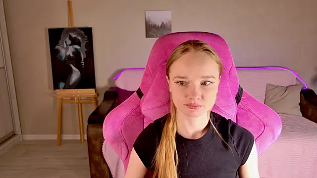 Snapshot of Shawty_Mia chatting on 8, 11, 2025 Shawty Mia online show from 8, 11, 2025