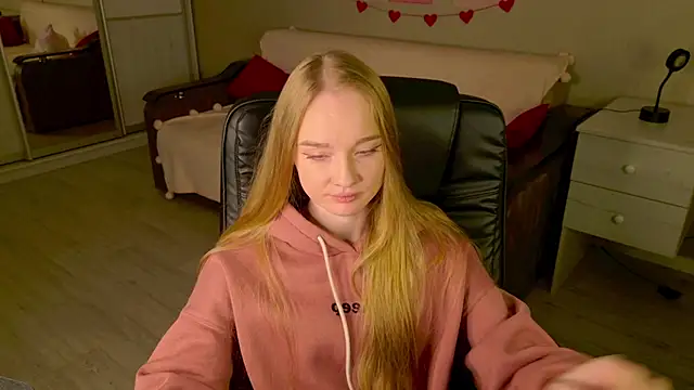 Snapshot of Shawty_Mia chatting on 13, 11, 2025 Shawty Mia online show from 13, 11, 2025