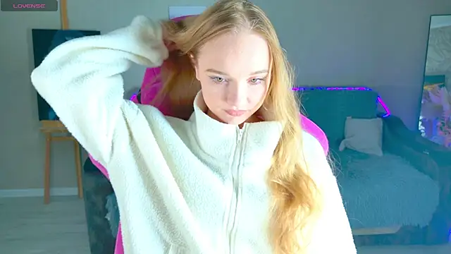 Snapshot of Shawty_Mia chatting on 4, 12, 2025 Shawty Mia online show from 4, 12, 2025