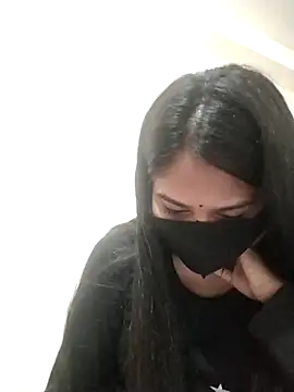 Green LaDY66 online show from 4, 12, 2025