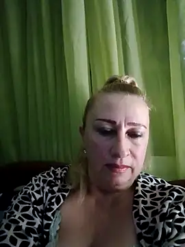 Snapshot of Esenia505 chatting on 6, 11, 2025 Esenia505 online show from 6, 11, 2025