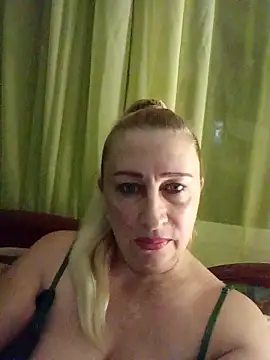 Snapshot of Esenia505 chatting on 12, 11, 2025 Esenia505 online show from 12, 11, 2025