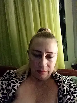 Snapshot of Esenia505 chatting on 15, 11, 2025 Esenia505 online show from 15, 11, 2025