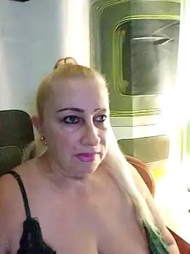 Snapshot of Esenia505 chatting on 25, 11, 2025 Esenia505 online show from 25, 11, 2025