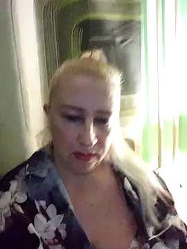 Snapshot of Esenia505 chatting on 1, 12, 2025 Esenia505 online show from 1, 12, 2025