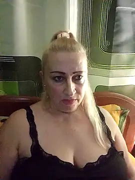 Snapshot of Esenia505 chatting on 4, 12, 2025 Esenia505 online show from 4, 12, 2025