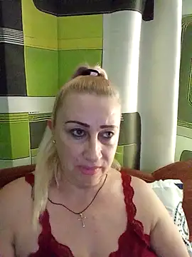 Snapshot of Esenia505 chatting on 15, 12, 2025 Esenia505 online show from 15, 12, 2025